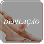 Depilação completa com cera quente, promovendo uma pele macia, sem pelos.